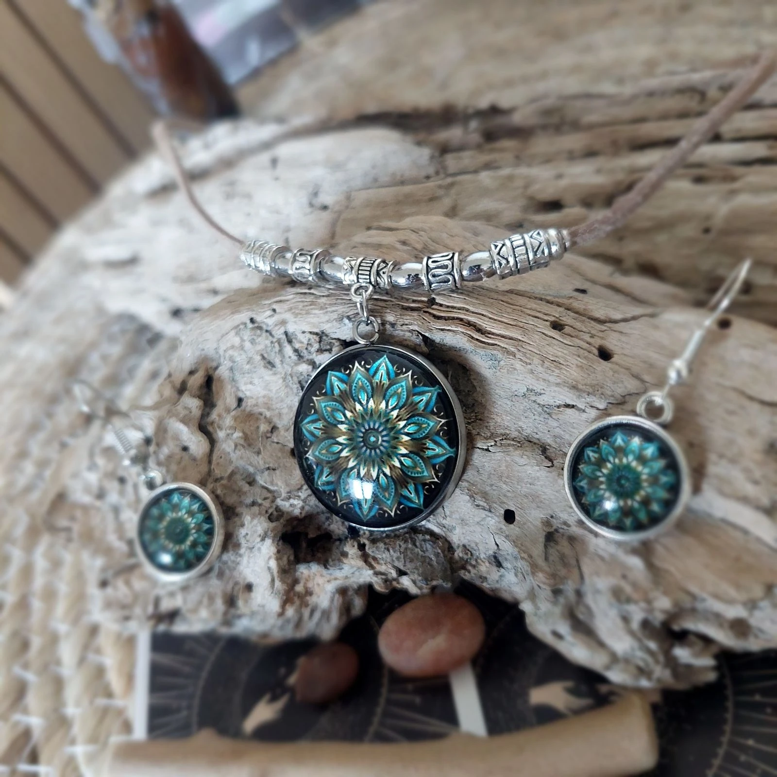 Parure boêmio, mandala cabochão de couro bege 45cm – photo 8